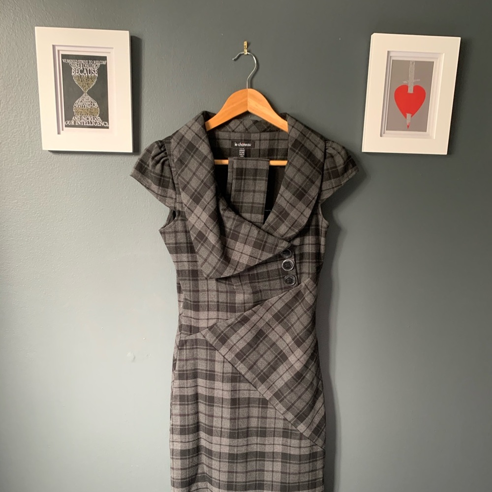 Le Château cap sleeved dress